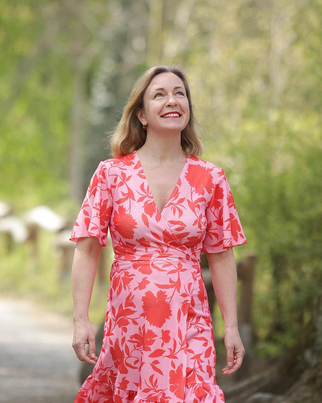 Personal Branding Fotografie Frau in geblümten Kleid Outdoor in einem Park Dortmund